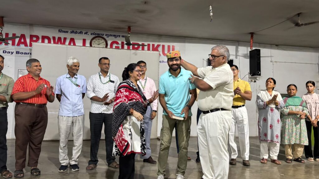 कृष्णा कुमार UPSC सफलता पर भारद्वाज गुरुकुल में सम्मान समारोह